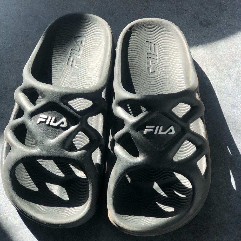 black fila foam slides